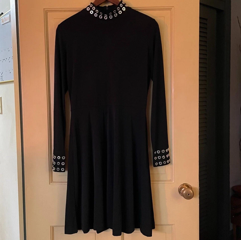 Vestido Michael Kors Nuevo con Etiquetas Mediano Negro Midi con Ojales Plateados en Cuello y Muñecas Foto 1 de 4