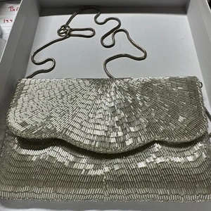 Bolso de mano de noche de colección La Regale plateado con cuentas - Imagen 1 de 3