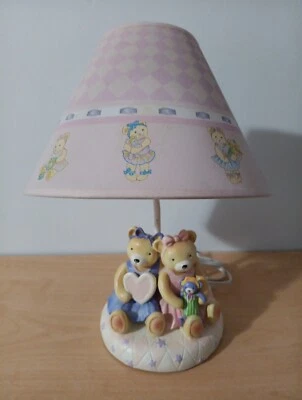 Lámpara infantil vintage para niñas con osos de peluche y pantalla de lámpara decorada rosa púrpura Foto 1 de 4