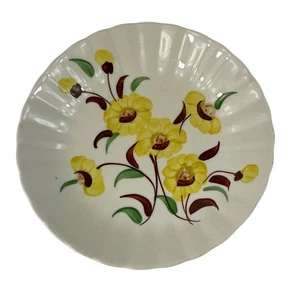 Plato de ensalada Blue Ridge Southern Pottery flores amarillas marrones 8" - Imagen 1 de 11