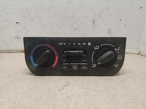 00 01 02 SATURN S SERIES Heater A/C Temperature Control Module 21031429 - Picture 1 of 7