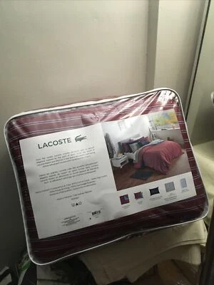 EDREDÓN LACOSTE LINDENWOOD ROJO REVERSIBLE ALGODÓN KING 102 X 96 PULGADAS Foto 1 de 4