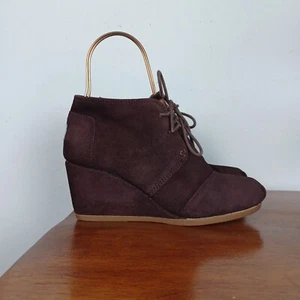 Toms Größe 7 Wüste Keilabsatz Schnürstiefel Booties Burgunderrot Weinrot Gummisohle - Bild 1 von 12
