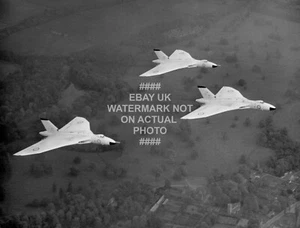 RAF VULCAN BOMBERS PHOTO 1962 QUALITY PRINT ROYAL AIR FORCE AVIATION MILITARY - Picture 1 of 1