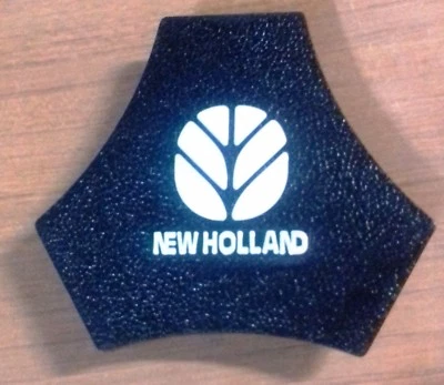 5110314 TAPPO COPERCHIO VOLANTE TRATTORE FIAT  480-580 ecc - Immagine 1 di 2