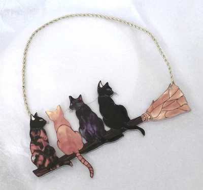 Nuevo 2-D Acrílico Multicolor Gatos en Escoba Atrapasol Halloween y Todas las Temporadas! Foto 1 de 4