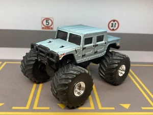 Monster Truck Hummer H1 sollevato 4x4 1/64 pressofuso personalizzato Hot Wheels Premium - Foto 1 di 13