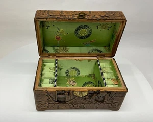 Handgeschnitzte chinesische Schmuckschatulle aus Holz - innen satiniert - Bild 1 von 13