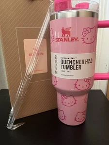 ORIGINAL Stanley Cup Quencher 1.2 L H2.0 Flowstate Tumbler Hello Kitty Rosa NEU - Bild 1 von 4