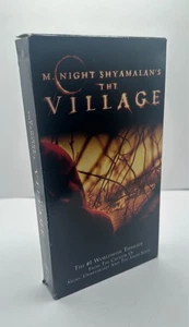 The Village - VHS - (2005) - M Night Shyamalan - Thriller/Drama/Horror - Foto 1 di 5