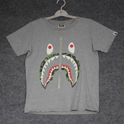 Camiseta gris con gráfico de cara de tiburón A Bathing Ape Bape para dama talla S Foto 1 de 4