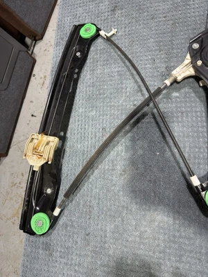 2006-2011 宝马 325i 328i 330i E90 左前驱动门窗调节器 原始设备制造商 — 第 1/4 张图片