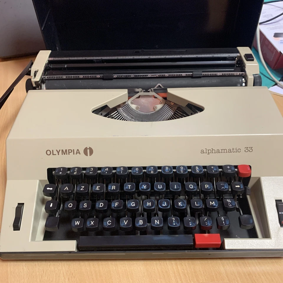 Machine À Écrire Olympia Alphamatic 33 - Photo 1/4