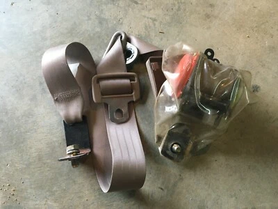 90-93 1992 MAZDA B2000 B2200 B2600 LEFT REAR SEAT BELT RETRACTOR BROWN X CAB - Image 1 of 2