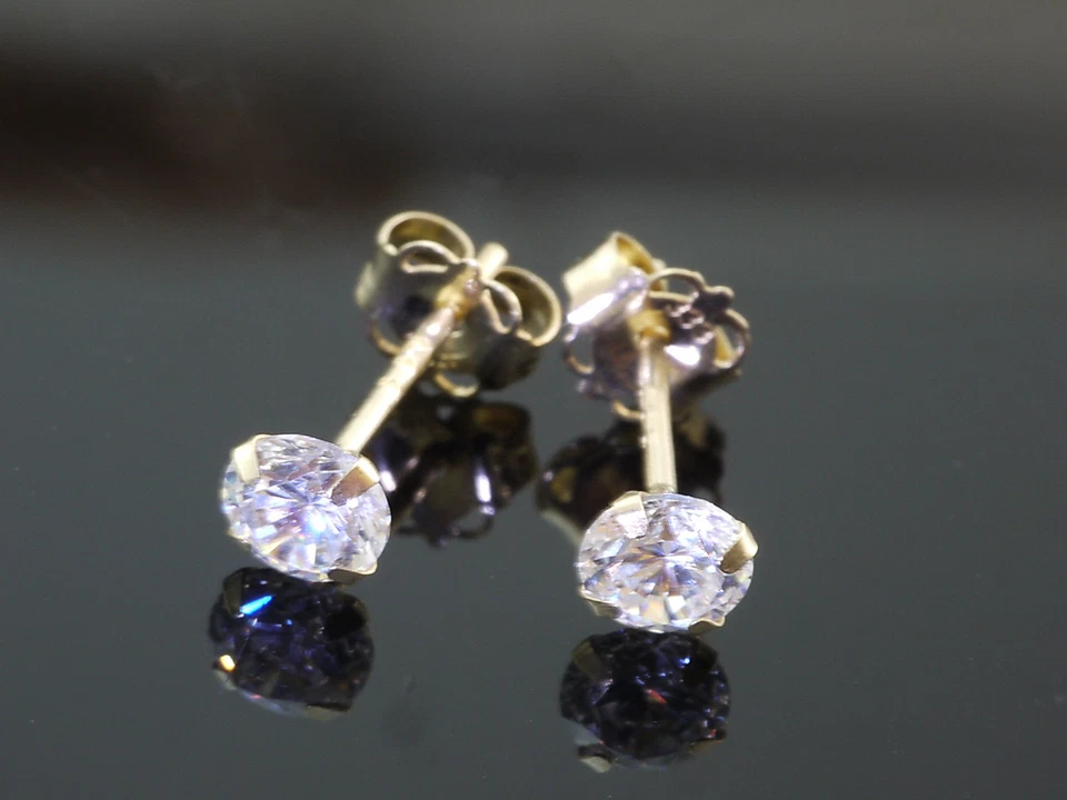 333 Gold 1 Paar Ohrstecker 8 Karat Gelbgold  4 Krappen 4 mm Ohrring mit Zirkonia - Bild 1 von 1