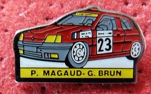 PIN'S AUTO RENAULT CLIO 16 S RALLYE P. MAGAUD G. BRAUN - Bild 1 von 1