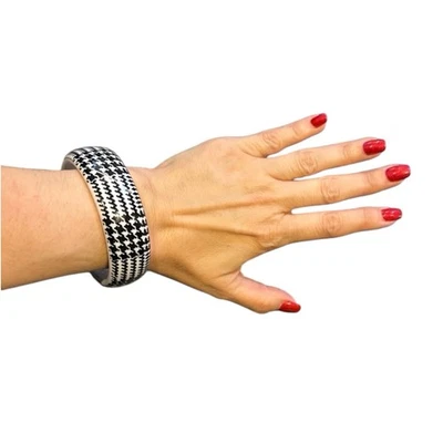 Brazalete Brazalete Mattel Pata de Gallo Plástico Oficial Barbie 2010 RARO Foto 1 de 4