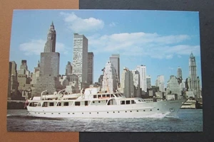 Postal de colección The Highlander Forbes Inc. Motor Yacht (lanzada 1967) - Imagen 1 de 2