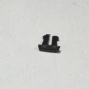 Corgi Toys 1142 Ford H Tilt Cab Diesel Logo Badge Retaining Clip - Picture 1 of 4