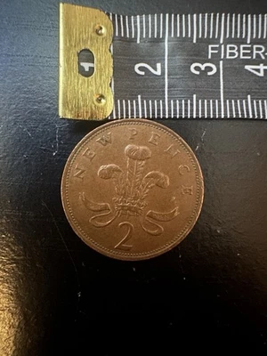 Vintage 1978 2 New Pence Great Britian UK Coin Queen Elizabeth II - Image 1 of 2