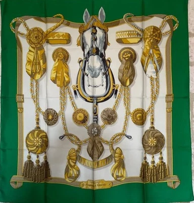 Bufanda de seda Hermès Frontaux et Cocardes 90 - verde, 100 % seda, enrollada a mano Foto 1 de 4