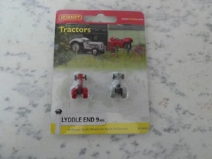 HORNBY LYDDLE END N GAUGE RAILWAY N8068 Pair Of Tractors One Red One Grey - Picture 1 of 6