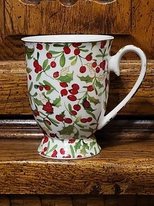 Elegance Red Holly Berries & Leaves Coffee Tea Mug Gold Rim - Picture 1 of 7
