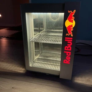 Refrigerador compacto Red Bull pequeño refrigerado vitrina RB-BC 2020 probado trabajo - Imagen 1 de 8