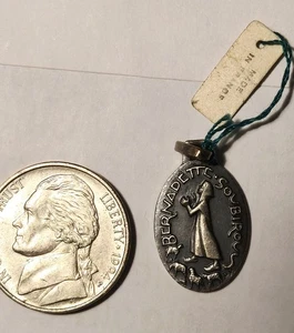 Französische religiöse Heilige Bernadette Metall Art Deco Medaille von Py Letzter Lagerbestand SALE! - Bild 1 von 4
