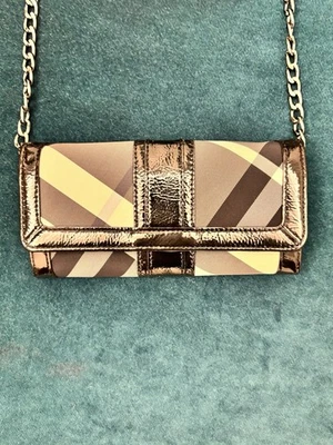 Bolso Clutch Burberry Logo Caballo Bronce con Patrón a Cuadros en Caja Original Foto 1 de 4
