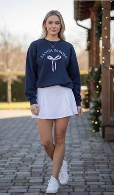 Sudadera Blu Pepper “La Vita In Rosa” Lazo Gráfico Cuello Redondo Azul Marino Talla Grande Foto 1 de 3