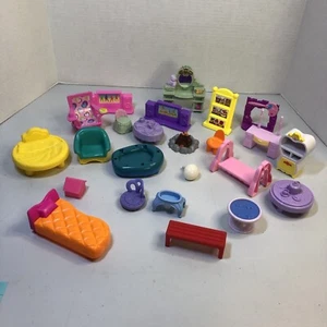 23 Teile Puppenhaus Möbel Zubehör Bett Tisch Kommode Stuhl Feuer Floß - Bild 1 von 8