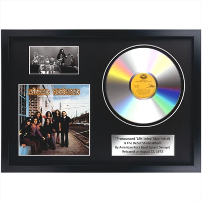 Lynyrd Skynyrd - (Pronounced 'Lĕh-'nérd 'Skin-'nérd) / Souvenir in black frame - Image 1 of 4
