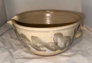 Studio Pottery Artist Signed Stoneware Batter Mixing Bowl 10" Pour Spout Tans - Picture 1 of 5