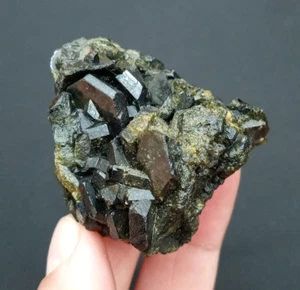 Epidot aus Belutschistan Pakistan. - Bild 1 von 7
