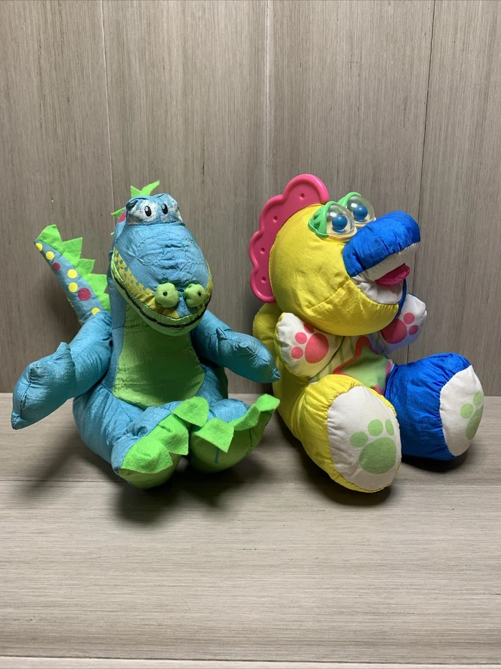 FISHER PRICE BEBÉ DINOSAURIO DINOSAURIO SONAJERO MORDEDOR NYLON 8" PUFFALUMP 1991... LOTE Foto 1 de 4