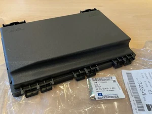 GENUINA VAUXHALL ZAFIRA B ASTRA H CAJA DE FUSIBLES DELANTERA TAPA ESCOTILLA 13125865 - Imagen 1 de 7