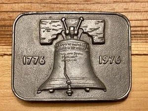 Hebilla de cinturón de peltre Liberty Bell de colección 3" X 2" campana bicentenaria patriótica EE. UU. - Imagen 1 de 5