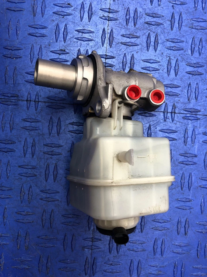 BMW M6 2013-2019 cilindro maestro de frenos *84 k millas* con tanque de depósito y tapa OEM Foto 1 de 4