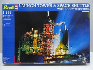 Transbordador espacial REVELL con torre de lanzamiento de cohetes de refuerzo 1:144 # 04911 - ¡EXCELENTE! - Imagen 1 de 3