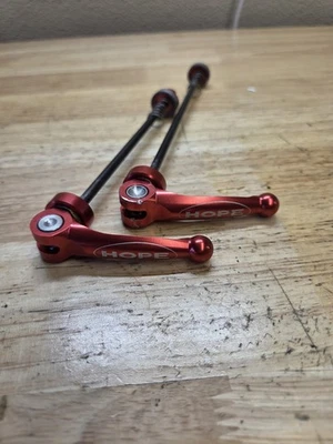 Brochetas Hope QR (100 mm/135 mm) Foto 1 de 4