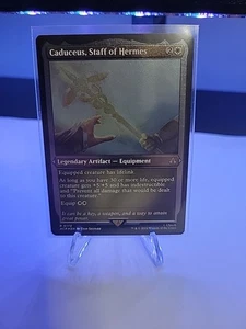 Lámina Caduceo, Bastón de Hermes (Grabada en Lámina) Universes Beyond: Assassin's Creed - Imagen 1 de 2