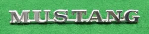 Emblema de guardabarros Mustang 1964-1966 original usado falta 1 pin c5zb-16098-c OEM - Imagen 1 de 3