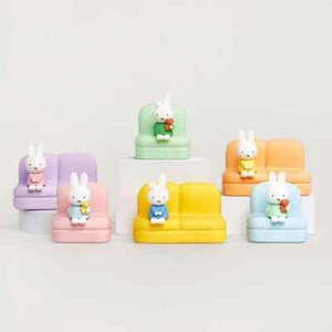 Almohadilla Miffy y Soporte Teléfono Serie 2 Caja Ciega Abierta Confirmada 4"H - Imagen 1 de 23