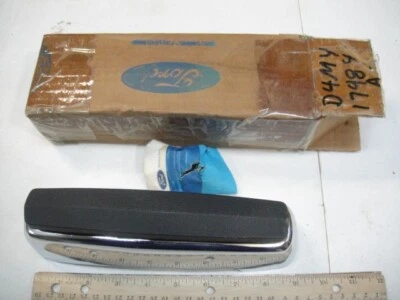 Protector de parachoques trasero derecho con almohadilla Mercury Marquis Monterey 1974 75 76 77 78 NOS Foto 1 de 3