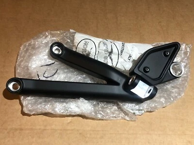 Soporte reposapiés trasero izquierdo moto guzzi griso 850 1100 1200 nuevo gu064496000 Foto 1 de 4