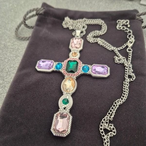 Beautiful Austrian Crystal Cross Pendant & chain - Picture 1 of 2