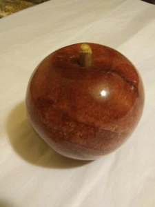 Red Apple Hand Carved from Onyx Stone with Wooden Stem Paper Weight Fruit - Picture 1 of 6
