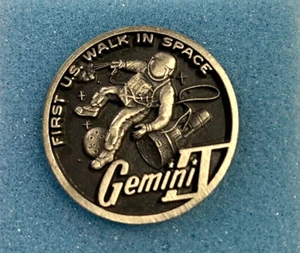 Moneda de peltre Balfour NASA Gemini IV 1964 primera caminata medallón 2 caras 1,25"" nuevo de lote antiguo - Imagen 1 de 3
