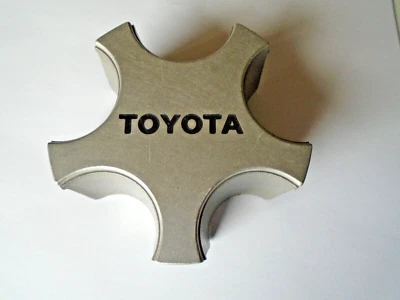 Tapa central de rueda Toyota Supra Celica OEM acabado plateado 716958 Japón 1985-1990 Foto 1 de 4